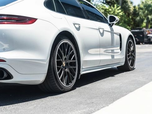 Used 2018 Porsche Panamera 4 AWD/4WD image 10
