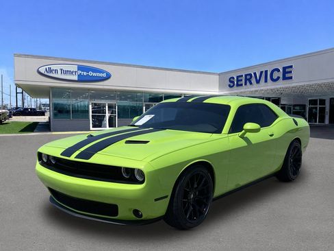 Used 2023 Dodge Challenger SXT w/ Blacktop Package RWD image 4