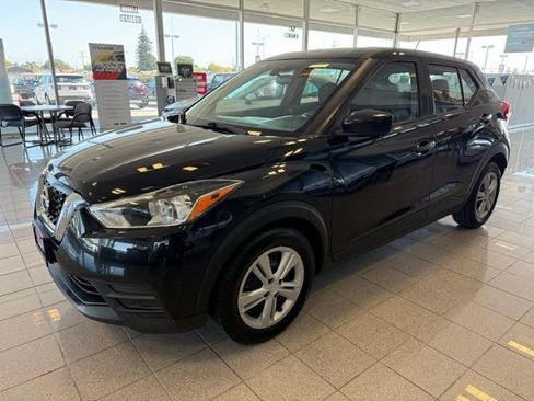 Used 2020 Nissan Kicks S image 6