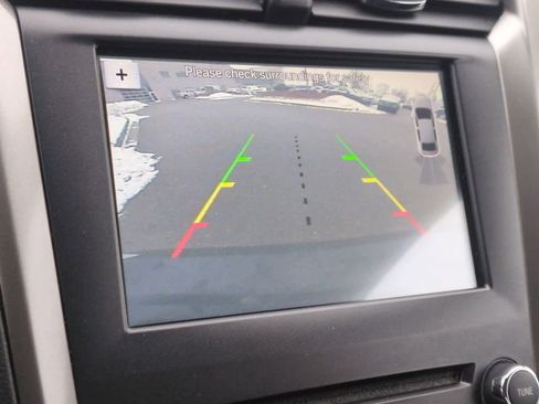 Used 2018 Ford Fusion SE w/ Fusion SE Technology Package image 28