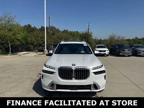 Used 2025 BMW X7 xDrive40i w/ Climate Comfort Package image 2