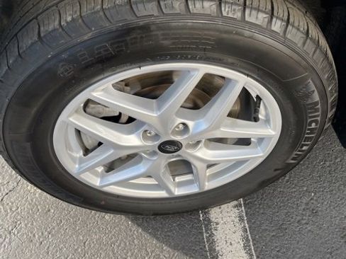 Used 2024 Ford Edge SEL image 10