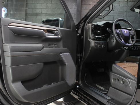Used 2025 Chevrolet Silverado 1500 High Country w/ High Country Premium Package AWD/4WD image 29