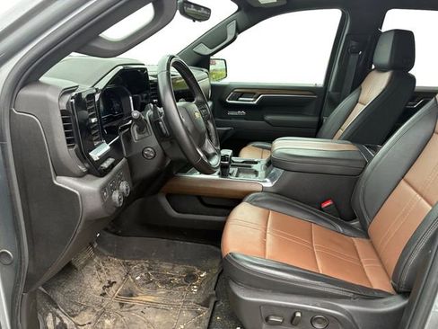 Used 2025 Chevrolet Silverado 1500 High Country w/ High Country Premium Package AWD/4WD image 11