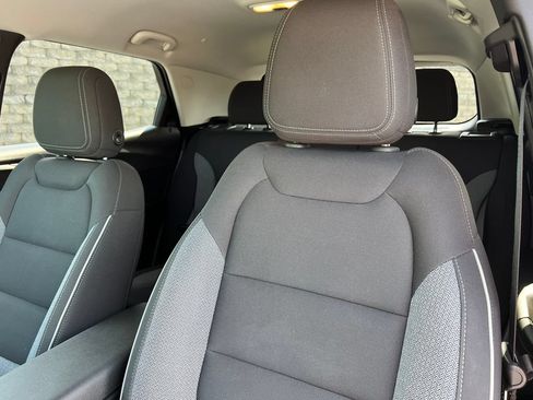 Used 2025 Chevrolet TrailBlazer LT AWD/4WD image 12