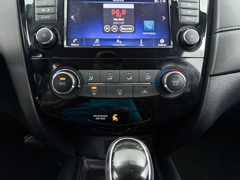 Used 2018 Nissan Rogue S AWD/4WD image 18