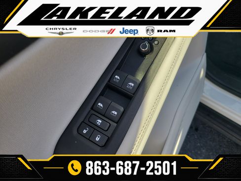 Used 2026 Jeep Cherokee Laredo AWD/4WD image 15