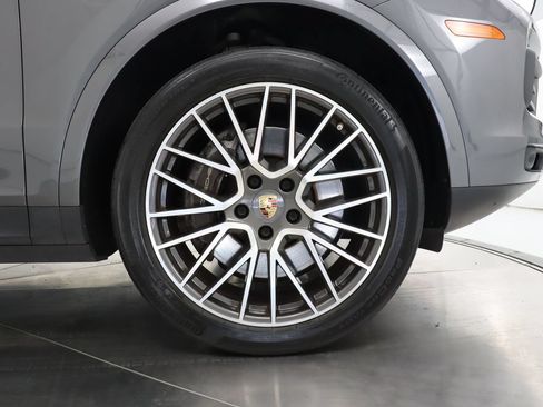 Used 2023 Porsche Cayenne AWD/4WD image 47