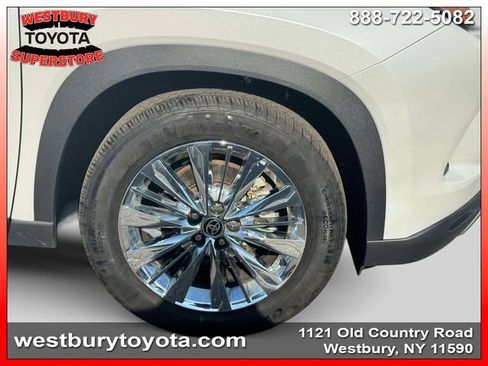 Used 2024 Toyota Grand Highlander AWD image 11