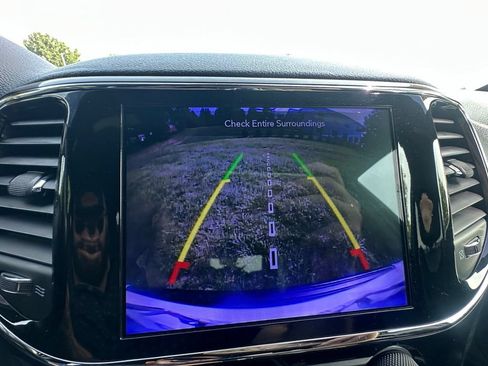 Used 2020 Jeep Grand Cherokee Altitude RWD image 22