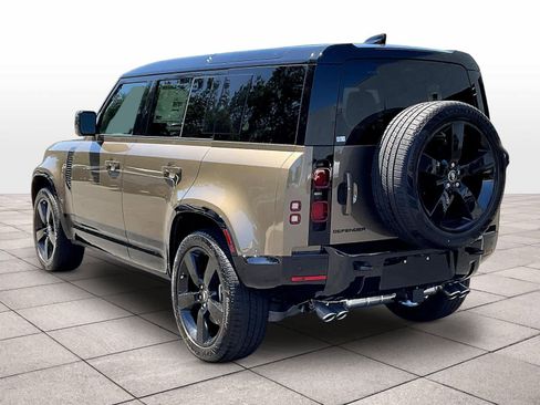 New 2025 Land Rover Defender 110 X-Dynamic SE image 3