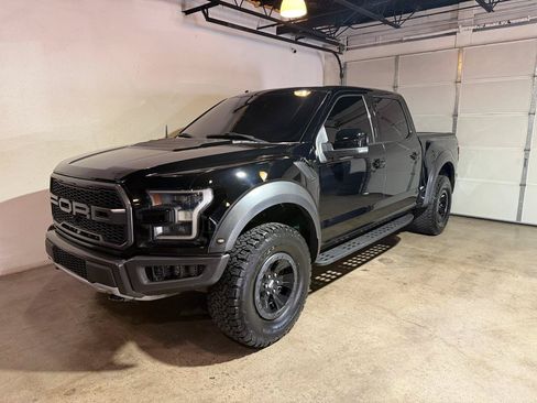 Used 2018 Ford F150 Raptor w/ Equipment Group 802A Luxury AWD/4WD image 3