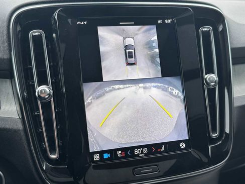 Used 2025 Volvo XC40 B5 Plus w/ Protection Package Premier image 25