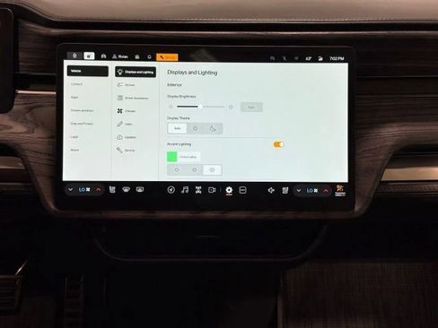 Used 2022 Rivian R1T Adventure image 11