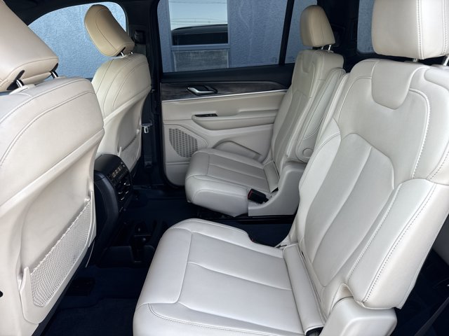 Used 2023 Jeep Grand Cherokee L Limited AWD/4WD image 6