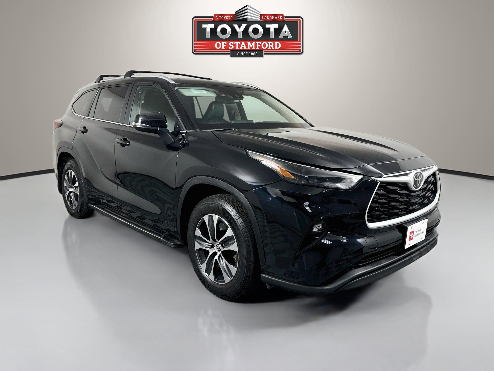 Used 2024 Toyota Highlander XLE AWD/4WD image 1