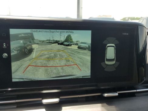 Used 2024 Kia Carnival EX FWD image 28