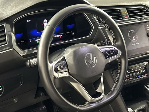 Used 2022 Volkswagen Tiguan SE image 13