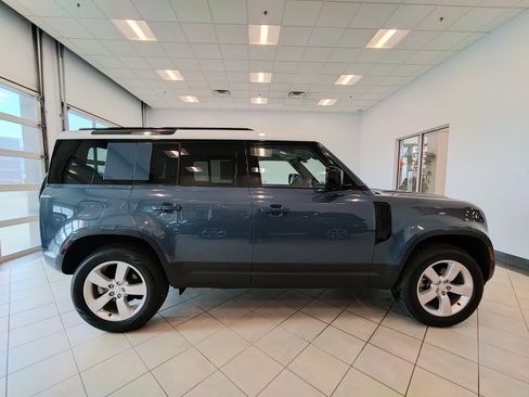 Used 2025 Land Rover Defender 110 S AWD/4WD image 2