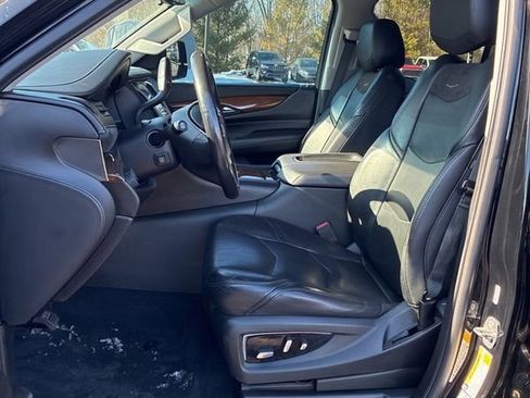 Used 2018 Cadillac Escalade ESV Luxury image 3
