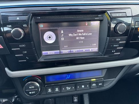 Used 2015 Toyota Corolla LE FWD image 28