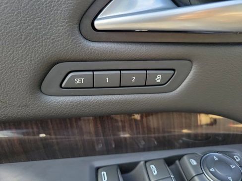 Used 2025 Cadillac XT4 Premium Luxury FWD image 18