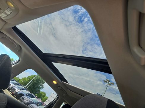Used 2016 Nissan Rogue SV w/ SV Moonroof Package AWD/4WD image 14