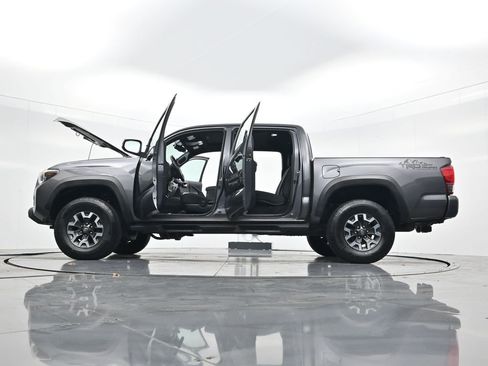Used 2017 Toyota Tacoma TRD Off-Road image 44