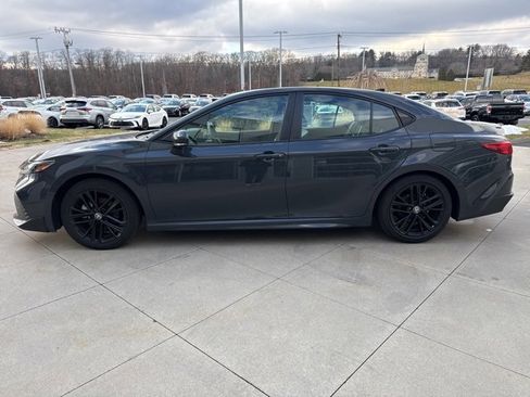 Used 2025 Toyota Camry SE image 4