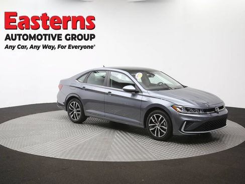 Used 2025 Volkswagen Jetta SE FWD image 47