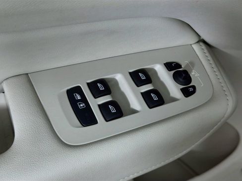 Certified 2024 Volvo XC60 B5 Plus AWD/4WD image 18