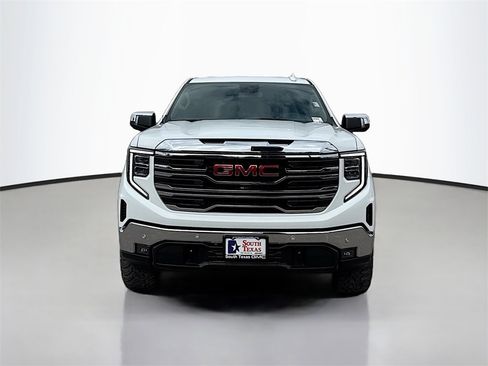 Used 2024 GMC Sierra 1500 SLT image 2