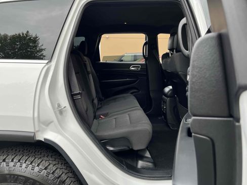 Used 2020 Jeep Grand Cherokee Laredo image 32