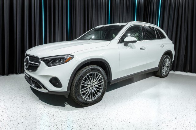 Used 2026 Mercedes-Benz GLC 300 image 1