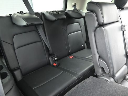 Used 2025 Nissan Pathfinder SL AWD/4WD image 9