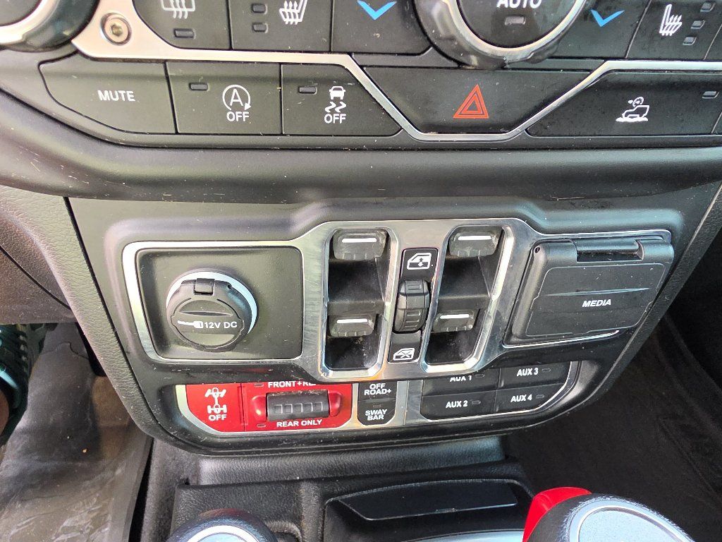 Used 2023 Jeep Wrangler Unlimited Rubicon w/ Cold Weather Group AWD/4WD image 31