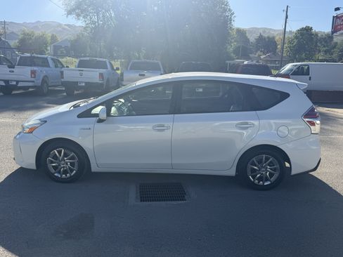 Used 2016 Toyota Prius V Three FWD image 7