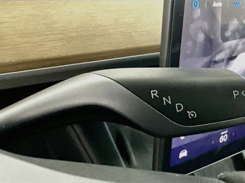 Used 2024 Tesla Model Y Long Range AWD/4WD image 23