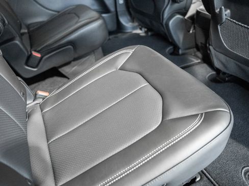 New 2026 Chrysler Pacifica Select image 33