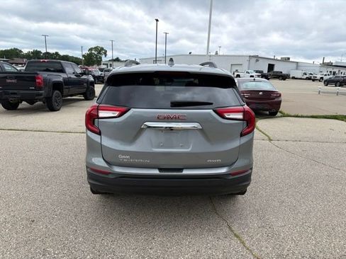 Used 2024 GMC Terrain SLE w/ Driver Convenience Package AWD/4WD image 3