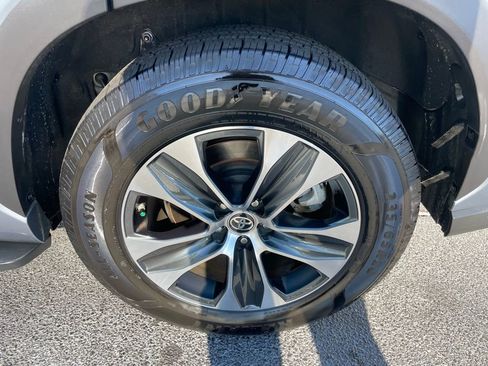 Used 2022 Toyota Highlander XLE image 44