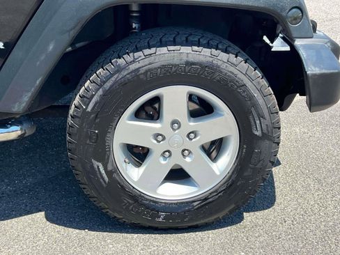 Used 2016 Jeep Wrangler Sport w/ Quick Order Package 24S AWD/4WD image 9