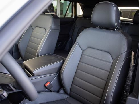 New 2025 Volkswagen Atlas Cross Sport SEL R-Line image 32