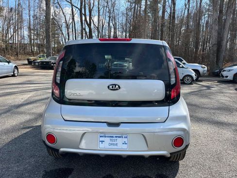 Used 2018 Kia Soul + image 8