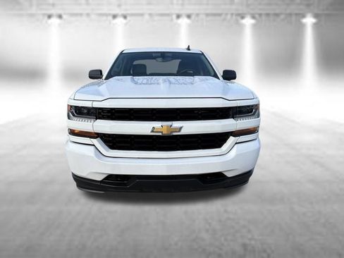 Used 2019 Chevrolet Silverado 1500 Custom w/ Custom Convenience Package RWD image 9
