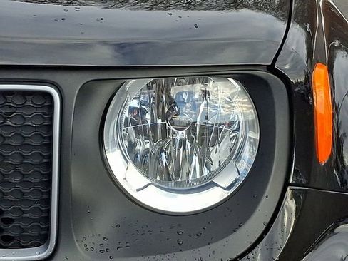 Used 2023 Jeep Renegade Latitude image 9