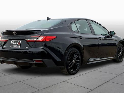 Used 2025 Toyota Camry SE image 12