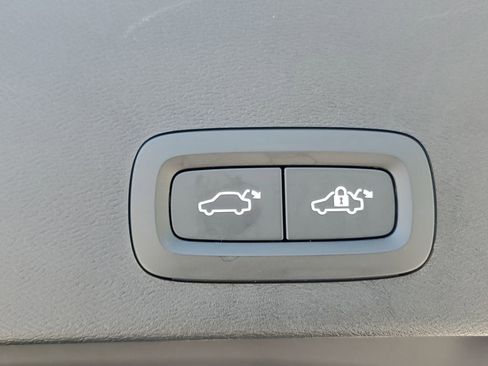 Certified 2026 Volvo XC40 B5 Plus AWD/4WD image 10