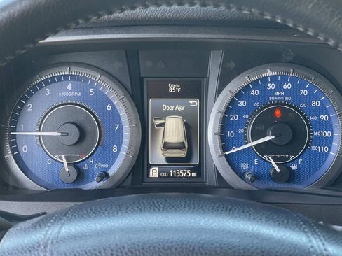 Used 2015 Toyota Sienna XLE w/ XLE Navigation Package FWD image 31