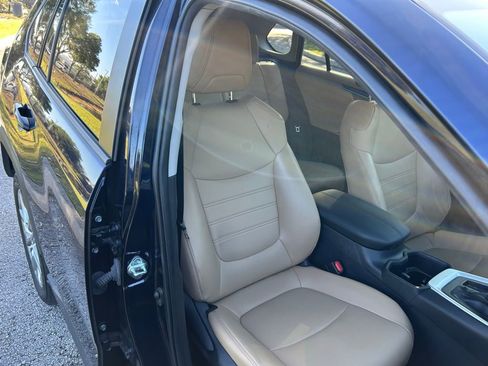 Used 2023 Toyota RAV4 XLE Premium FWD image 15